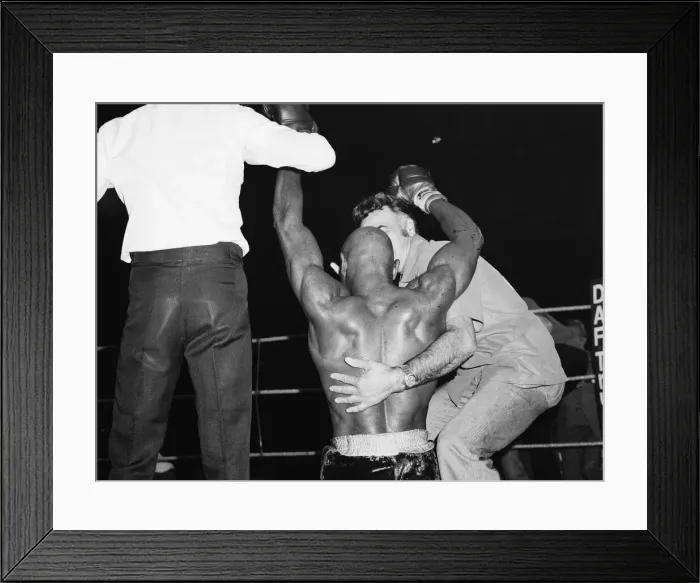 Framed Print : Alan Minter vs. Marvin Hagler, WBA and WBC world middleweight title fight, Wembley Arena Framed Print : Alan Minter vs. Marvin Hagler, WBA and WBC world middleweight title fight, Wembley Arena