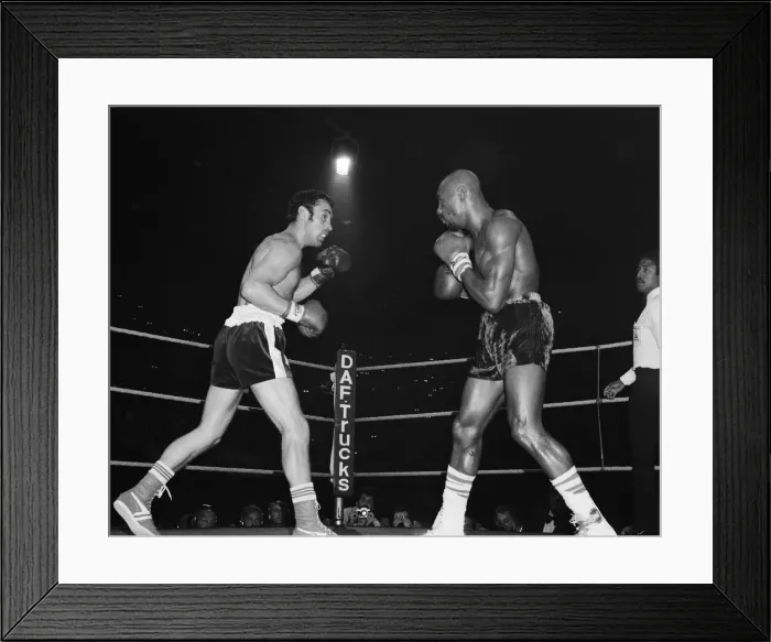 Framed Print : Alan Minter vs. Marvin Hagler, WBA and WBC world middleweight title fight, Wembley Arena