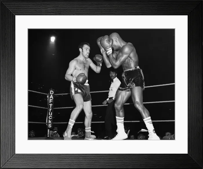 Framed Print : Alan Minter vs. Marvin Hagler, WBA and WBC world middleweight title fight, Wembley Arena Framed Print : Alan Minter vs. Marvin Hagler, WBA and WBC world middleweight title fight, Wembley Arena