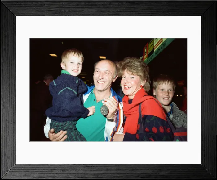 Framed Print : Britains Olympians arrives at Heathrow airport following the Seoul Olympics