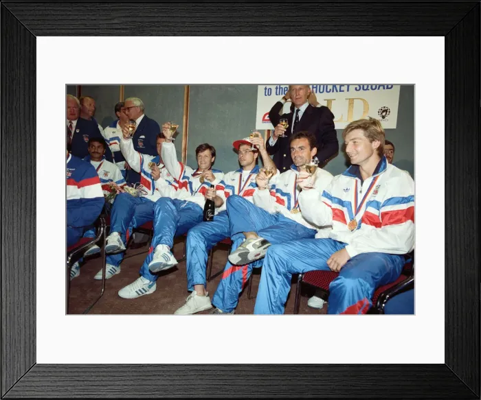 Framed Print : Britains Olympians arrives at Heathrow airport following the Seoul Olympics Framed Print : Britains Olympians arrives at Heathrow airport following the Seoul Olympics