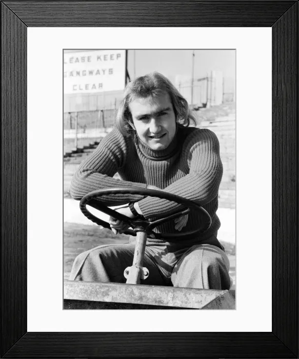 Framed Print : Chelsea striker Clive Walker. 3rd March 1978 Framed Print : Chelsea striker Clive Walker. 3rd March 1978