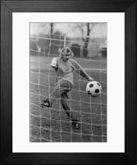 Framed Print : Chelsea training for their match at Stamford Bridge on Saturday when they meet Norwich