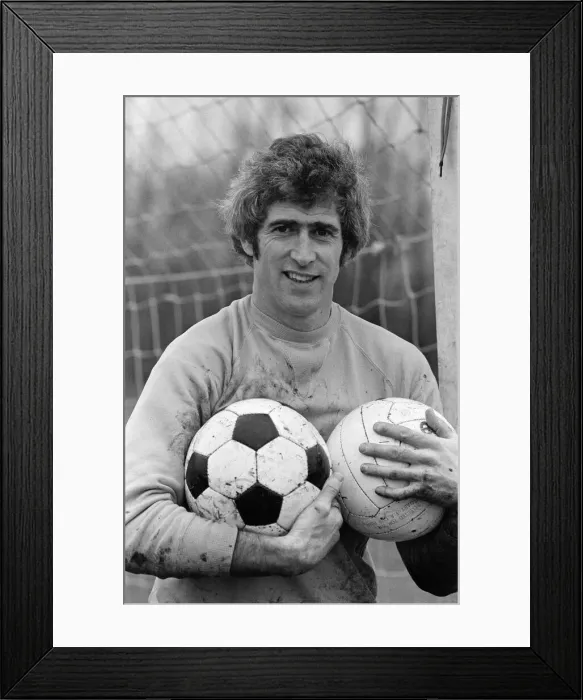 Framed Print : Chelsea training for their match at Stamford Bridge on Saturday when they meet Norwich Framed Print : Chelsea training for their match at Stamford Bridge on Saturday when they meet Norwich