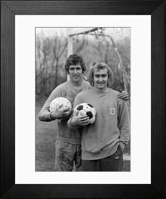 Framed Print : Chelsea training for their match at Stamford Bridge on Saturday when they meet Norwich Framed Print : Chelsea training for their match at Stamford Bridge on Saturday when they meet Norwich