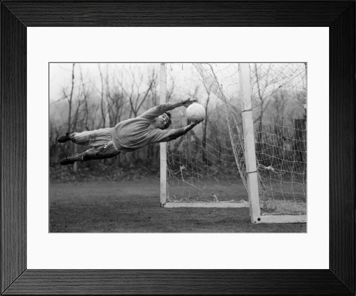 Framed Print : Chelsea training for their match at Stamford Bridge on Saturday when they meet Norwich Framed Print : Chelsea training for their match at Stamford Bridge on Saturday when they meet Norwich