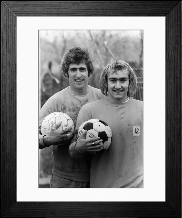 Framed Print : Chelsea training for their match at Stamford Bridge on Saturday when they meet Norwich Framed Print : Chelsea training for their match at Stamford Bridge on Saturday when they meet Norwich