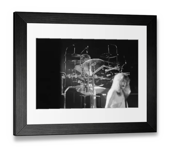 Framed Print : Def Leppard, the first headlining act at play at The Forum Framed Print : Def Leppard, the first headlining act at play at The Forum