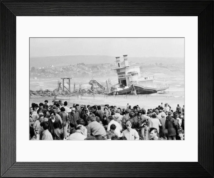 Framed Print : Pier Bandstand at Weymouth in Dorset is due for demolition, Sunday 4th May 1986 Framed Print : Pier Bandstand at Weymouth in Dorset is due for demolition, Sunday 4th May 1986