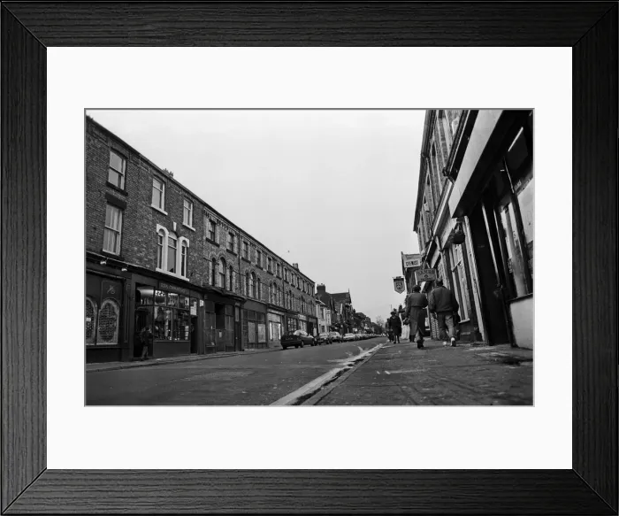 Framed Print : General views of Lark Lane, Liverpool, Merseyside. 25th November 1992