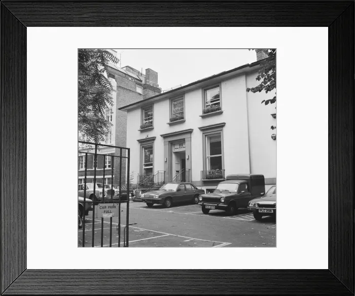Framed Print : EMI Abbey Road Recording Studio Feature. Picture shows the entrance to EMI Abbey Framed Print : EMI Abbey Road Recording Studio Feature. Picture shows the entrance to EMI Abbey