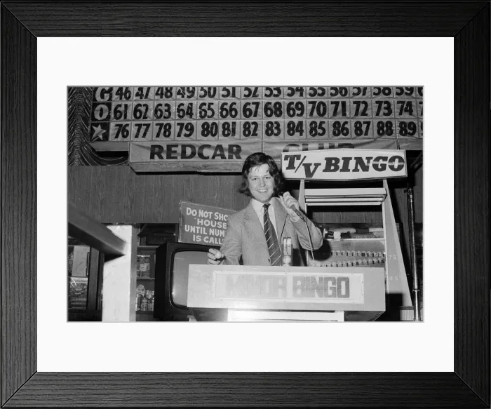 Framed Print : Paul Daniel, bingo caller. 1971 Framed Print : Paul Daniel, bingo caller. 1971