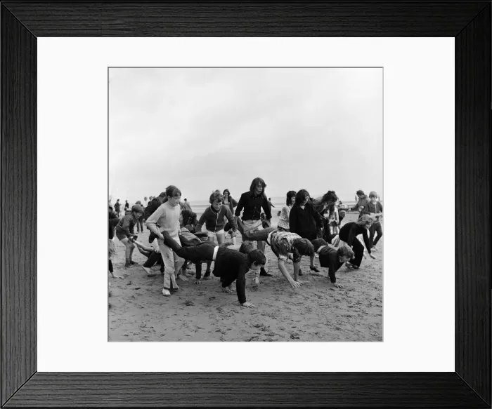 Framed Print : Holidaymakers at Redcar. 1971 Framed Print : Holidaymakers at Redcar. 1971