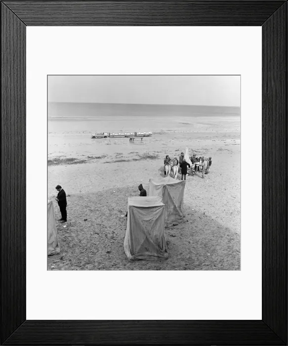 Framed Print : Holidaymakers at Redcar. 1971 Framed Print : Holidaymakers at Redcar. 1971