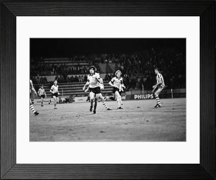 Framed Print : UEFA Cup 1st Round 1st Leg, PSV Eindhoven 3 - 1 Wolverhampton Wanderers Framed Print : UEFA Cup 1st Round 1st Leg, PSV Eindhoven 3 - 1 Wolverhampton Wanderers