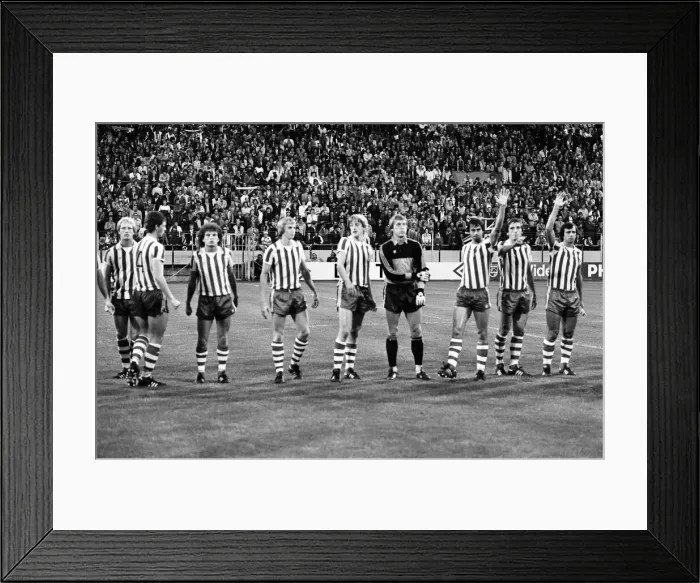Framed Print : UEFA Cup 1st Round 1st Leg, PSV Eindhoven 3 - 1 Wolverhampton Wanderers Framed Print : UEFA Cup 1st Round 1st Leg, PSV Eindhoven 3 - 1 Wolverhampton Wanderers