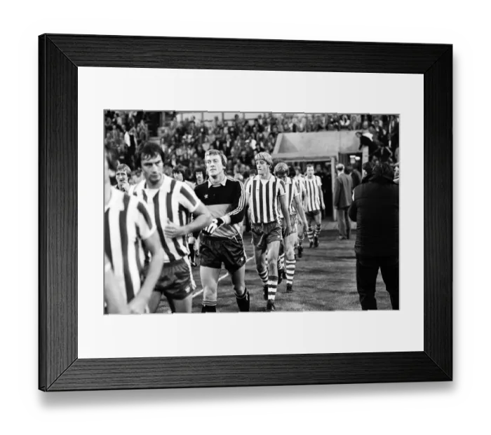 Framed Print : UEFA Cup 1st Round 1st Leg, PSV Eindhoven 3 - 1 Wolverhampton Wanderers Framed Print : UEFA Cup 1st Round 1st Leg, PSV Eindhoven 3 - 1 Wolverhampton Wanderers
