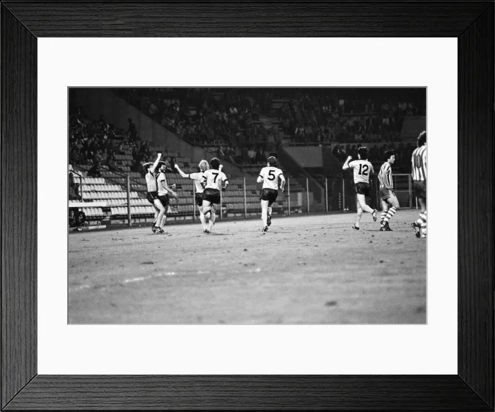 Framed Print : UEFA Cup 1st Round 1st Leg, PSV Eindhoven 3 - 1 Wolverhampton Wanderers Framed Print : UEFA Cup 1st Round 1st Leg, PSV Eindhoven 3 - 1 Wolverhampton Wanderers