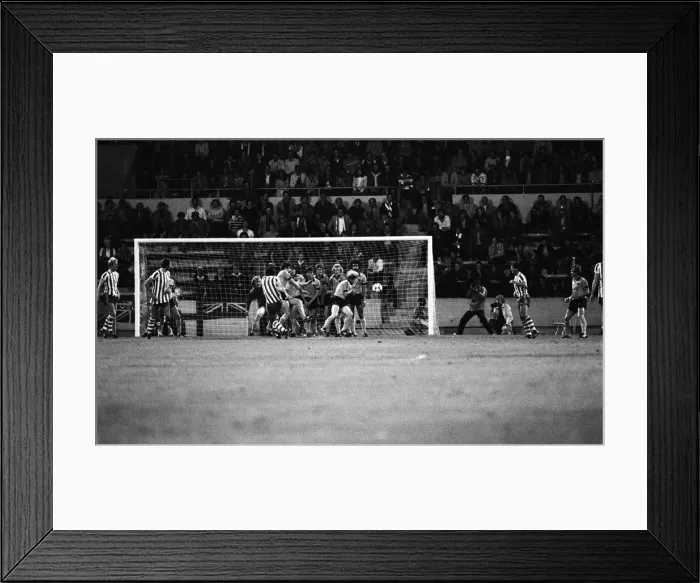 Framed Print : UEFA Cup 1st Round 1st Leg, PSV Eindhoven 3 - 1 Wolverhampton Wanderers Framed Print : UEFA Cup 1st Round 1st Leg, PSV Eindhoven 3 - 1 Wolverhampton Wanderers