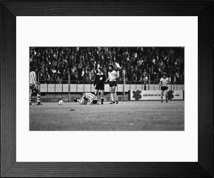 Framed Print : UEFA Cup 1st Round 1st Leg, PSV Eindhoven 3 - 1 Wolverhampton Wanderers Framed Print : UEFA Cup 1st Round 1st Leg, PSV Eindhoven 3 - 1 Wolverhampton Wanderers