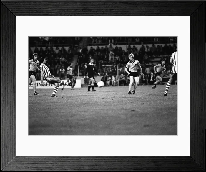 Framed Print : UEFA Cup 1st Round 1st Leg, PSV Eindhoven 3 - 1 Wolverhampton Wanderers Framed Print : UEFA Cup 1st Round 1st Leg, PSV Eindhoven 3 - 1 Wolverhampton Wanderers