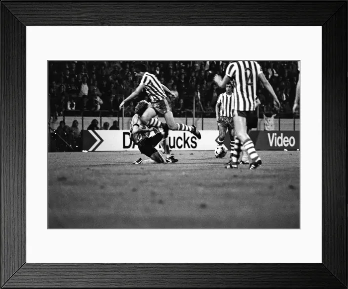 Framed Print : UEFA Cup 1st Round 1st Leg, PSV Eindhoven 3 - 1 Wolverhampton Wanderers