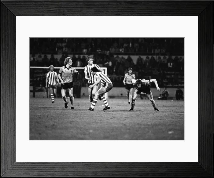 Framed Print : UEFA Cup 1st Round 1st Leg, PSV Eindhoven 3 - 1 Wolverhampton Wanderers Framed Print : UEFA Cup 1st Round 1st Leg, PSV Eindhoven 3 - 1 Wolverhampton Wanderers