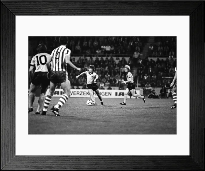 Framed Print : UEFA Cup 1st Round 1st Leg, PSV Eindhoven 3 - 1 Wolverhampton Wanderers Framed Print : UEFA Cup 1st Round 1st Leg, PSV Eindhoven 3 - 1 Wolverhampton Wanderers