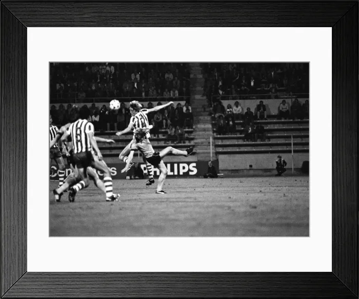 Framed Print : UEFA Cup 1st Round 1st Leg, PSV Eindhoven 3 - 1 Wolverhampton Wanderers Framed Print : UEFA Cup 1st Round 1st Leg, PSV Eindhoven 3 - 1 Wolverhampton Wanderers