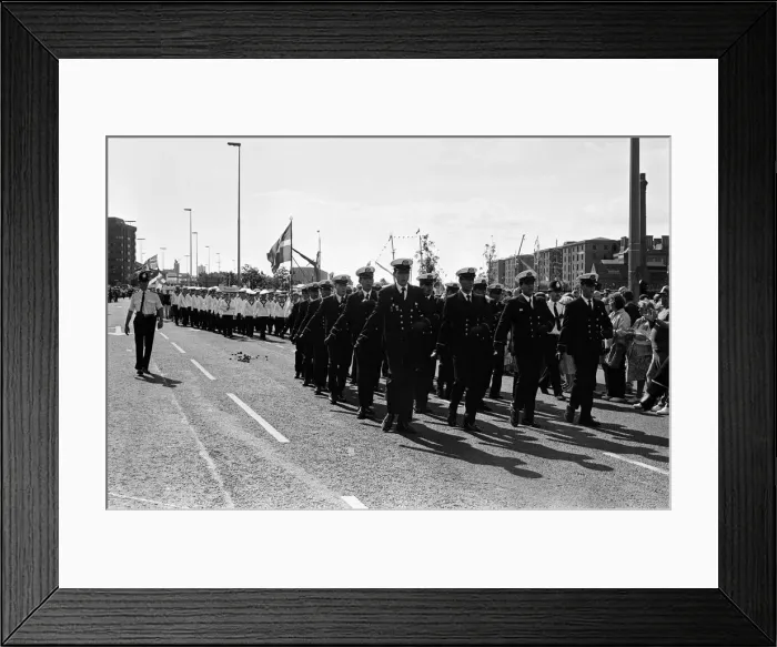 Framed Print : Crowds of people line the dock road set for a day out at Liverpool Albert Dock to see Framed Print : Crowds of people line the dock road set for a day out at Liverpool Albert Dock to see