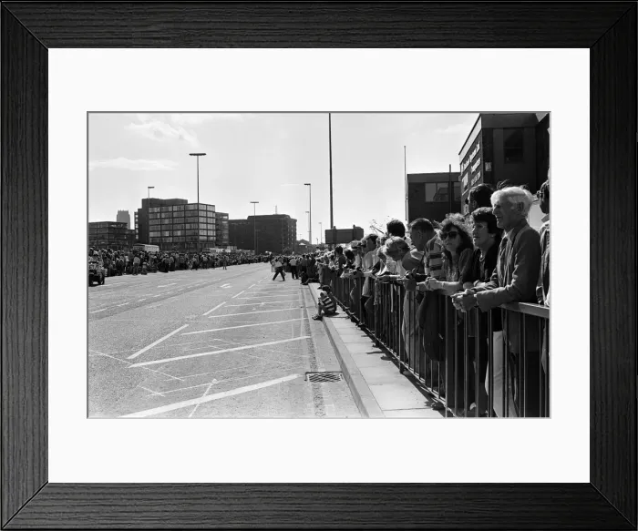Framed Print : Crowds of people line the dock road set for a day out at Liverpool Albert Dock to see