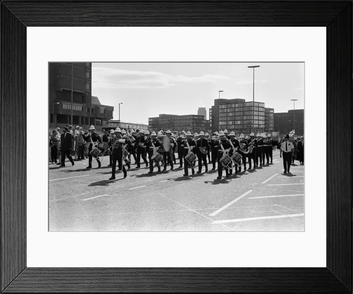 Framed Print : Crowds of people line the dock road set for a day out at Liverpool Albert Dock to see Framed Print : Crowds of people line the dock road set for a day out at Liverpool Albert Dock to see
