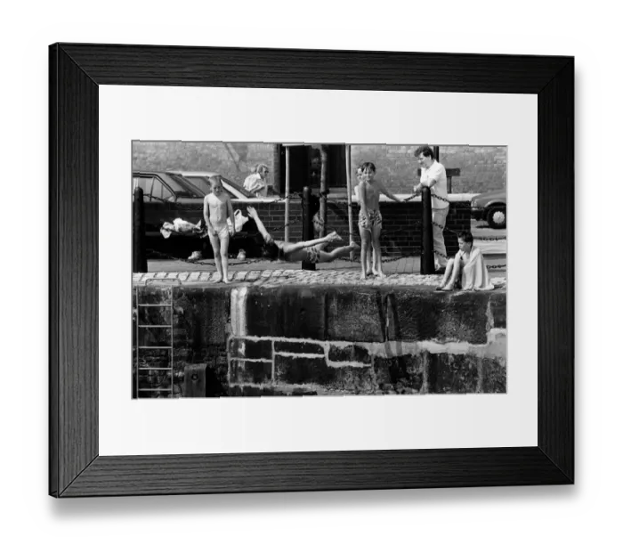 Framed Print : Cooling off with a dive into the water around Albert Dock, Liverpool, Merseyside Framed Print : Cooling off with a dive into the water around Albert Dock, Liverpool, Merseyside