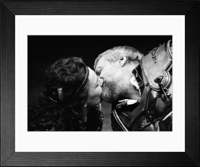 Framed Print : Judi Dench and Anthony Hopkins in Antony and Cleopatra, National Theatre, London