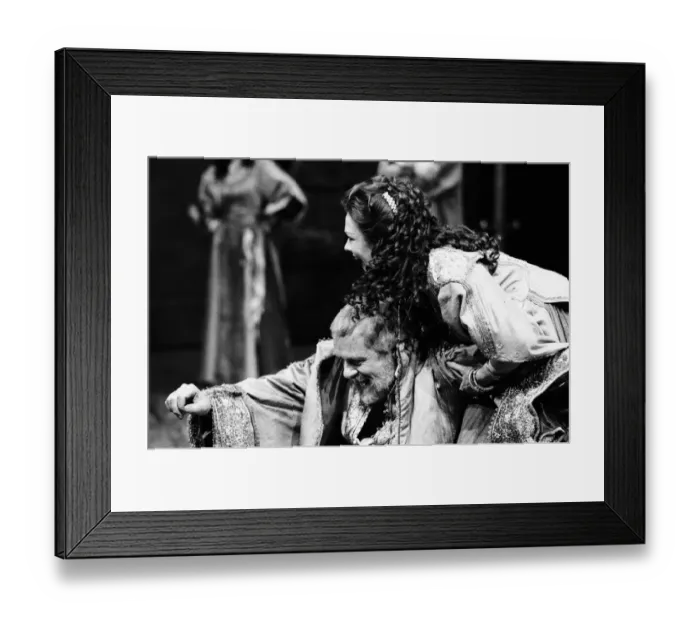 Framed Print : Judi Dench and Anthony Hopkins in Antony and Cleopatra, National Theatre, London Framed Print : Judi Dench and Anthony Hopkins in Antony and Cleopatra, National Theatre, London