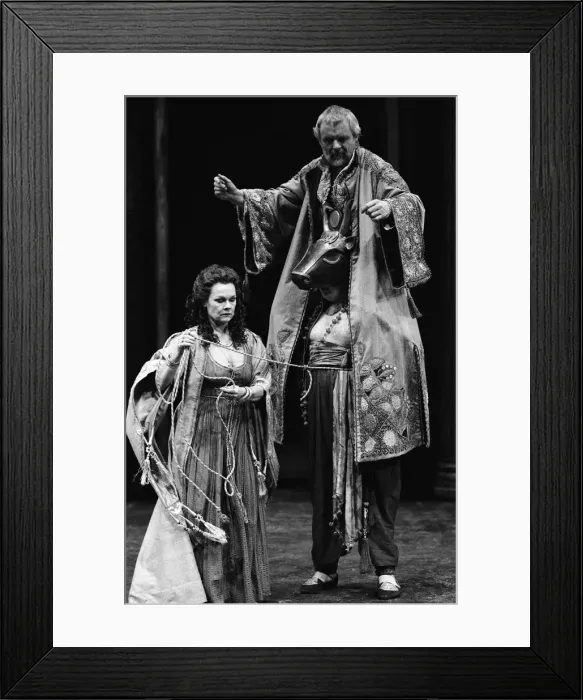 Framed Print : Judi Dench and Anthony Hopkins in Antony and Cleopatra, National Theatre, London