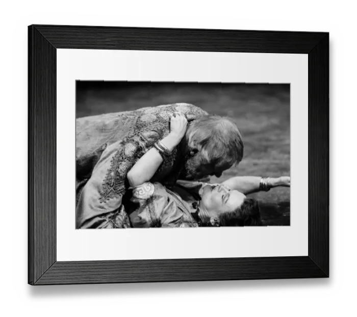 Framed Print : Judi Dench and Anthony Hopkins in Antony and Cleopatra, National Theatre, London Framed Print : Judi Dench and Anthony Hopkins in Antony and Cleopatra, National Theatre, London