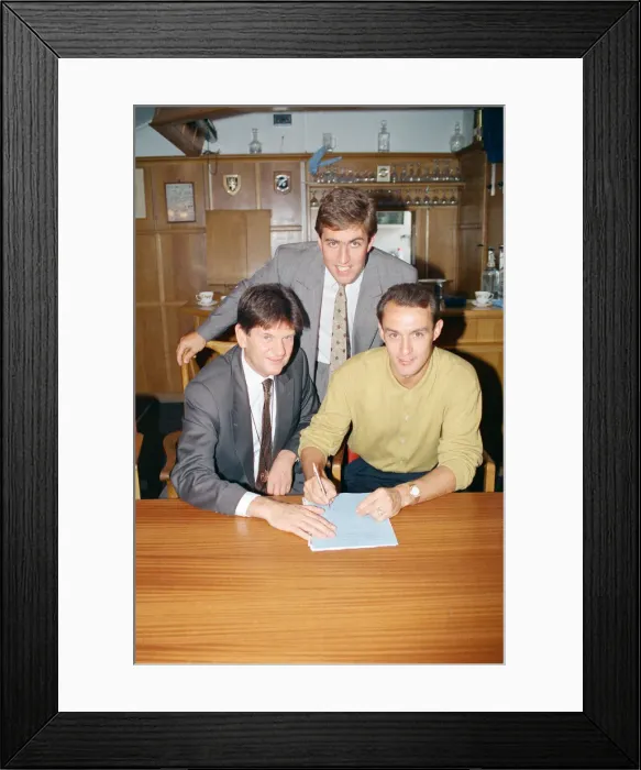 Framed Print : Jimmy Quinn signing for Reading Football Club. July 1992