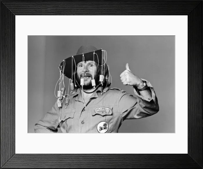 Framed Print : Bill Oddie of The Goodies is flying off to Australia to look for birds Framed Print : Bill Oddie of The Goodies is flying off to Australia to look for birds