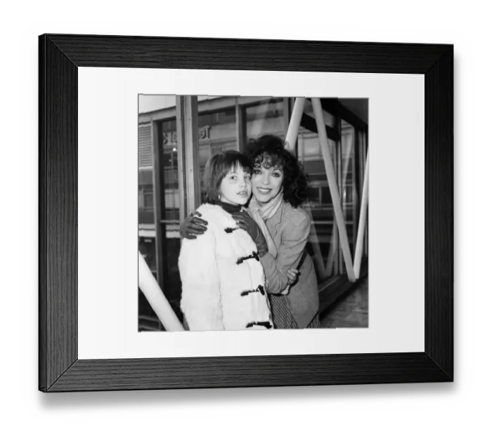 Framed Print : Joan Collins at Heathrow Airport with her daughter Katyana after a holiday in the Bahamas Framed Print : Joan Collins at Heathrow Airport with her daughter Katyana after a holiday in the Bahamas