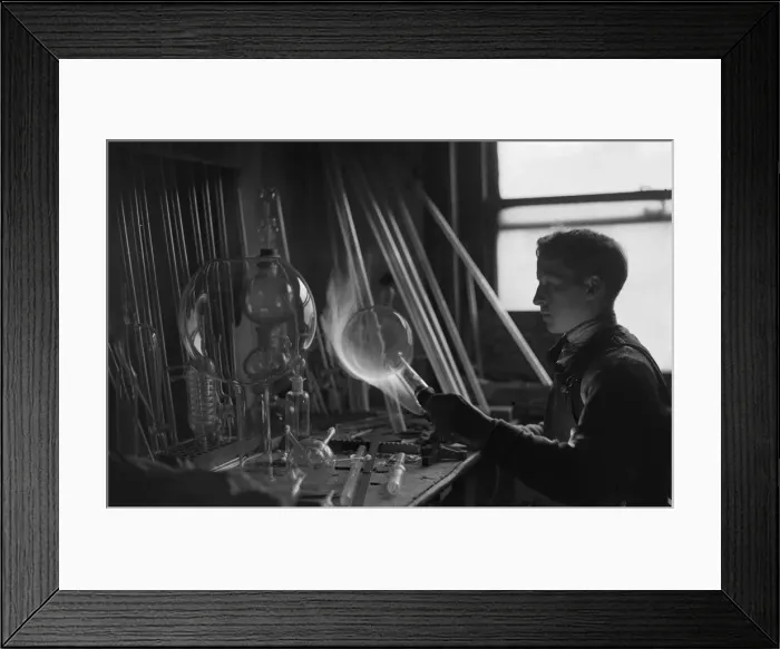 Framed Print : A employee of Scientific Supplies of Hatton Garden, seen here glass blowing