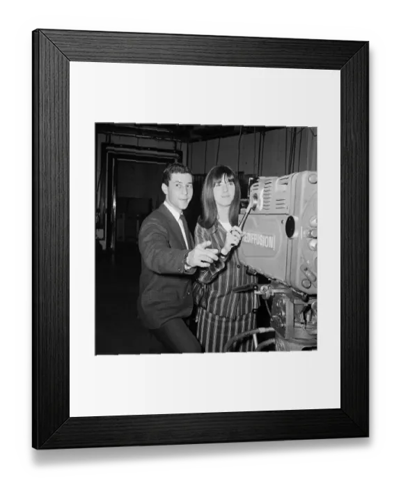 Framed Print : Ready Steady Go - Teenage TV pop music and dancing show on ATV TV from 1963-1966 Framed Print : Ready Steady Go - Teenage TV pop music and dancing show on ATV TV from 1963-1966