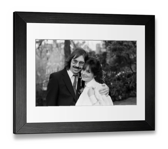 Framed Print : Micky Moody, guitarist with Whitesnake, married Maureen Thain at Richmond Registry Office Framed Print : Micky Moody, guitarist with Whitesnake, married Maureen Thain at Richmond Registry Office
