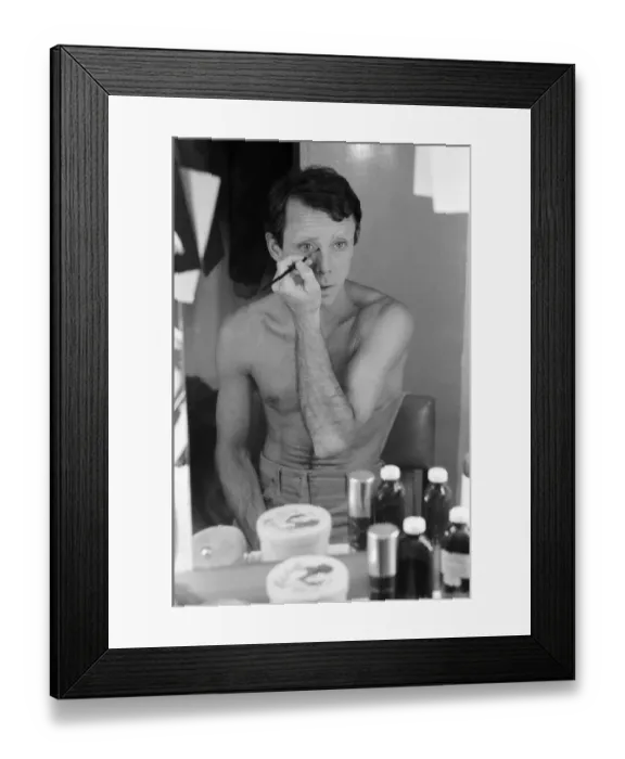 Framed Print : Kenn Wells, dancer who plays the character Skimbleshanks in West End show Cats