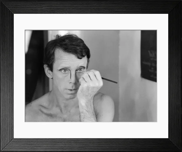 Framed Print : Kenn Wells, dancer who plays the character Skimbleshanks in West End show Cats Framed Print : Kenn Wells, dancer who plays the character Skimbleshanks in West End show Cats