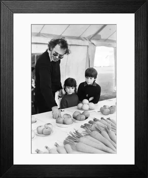 Framed Print : Reading show in Reading, Berkshire. (Picture) Children in a tent being shown some Framed Print : Reading show in Reading, Berkshire. (Picture) Children in a tent being shown some