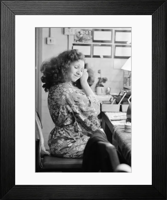 Framed Print : Bonnie Langford, star of hit musical Cats, she plays the character Rumpleteazer in Framed Print : Bonnie Langford, star of hit musical Cats, she plays the character Rumpleteazer in