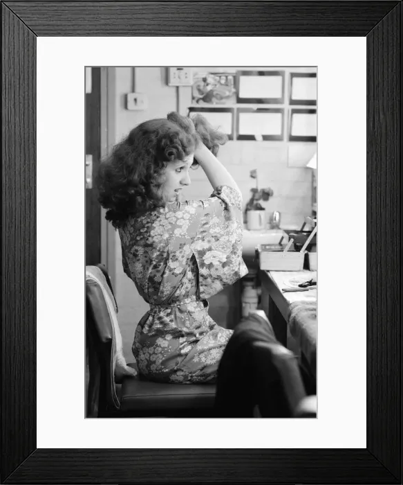 Framed Print : Bonnie Langford, star of hit musical Cats, she plays the character Rumpleteazer in Framed Print : Bonnie Langford, star of hit musical Cats, she plays the character Rumpleteazer in
