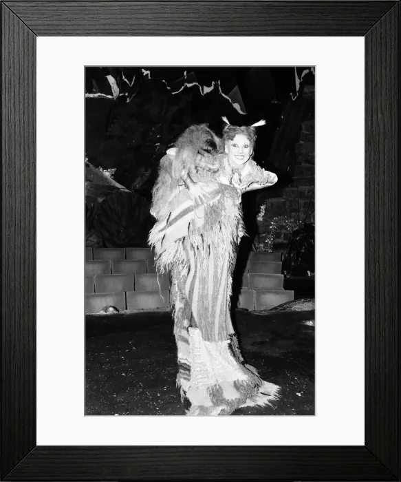 Framed Print : Bonnie Langford, star of hit musical Cats, she plays the character Rumpleteazer in Framed Print : Bonnie Langford, star of hit musical Cats, she plays the character Rumpleteazer in