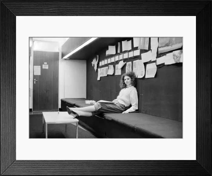 Framed Print : Bonnie Langford, star of hit musical Cats, she plays the character Rumpleteazer in Framed Print : Bonnie Langford, star of hit musical Cats, she plays the character Rumpleteazer in